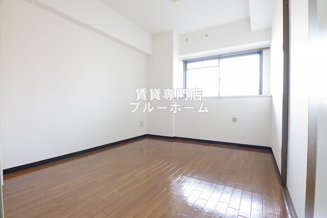 その他部屋・スペース　6帖の明るい洋室！