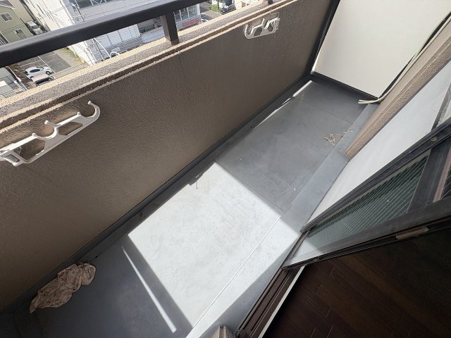 バルコニー　暖かな日差しのふりそそぐバルコニー