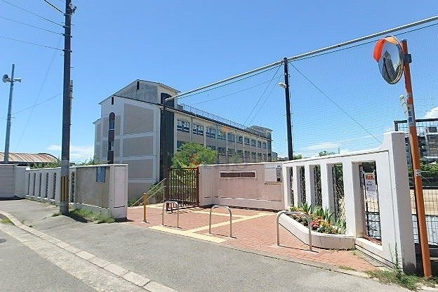 中学校　豊中市立第十八中学校（中学校）まで794m