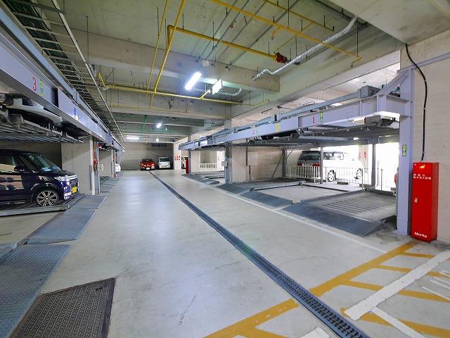 駐車場　駐車場に車を止められます