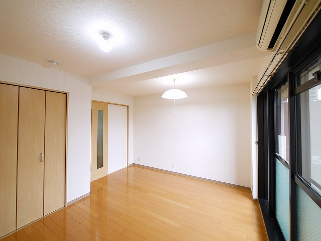 その他部屋・スペース　広くて明るい寝室