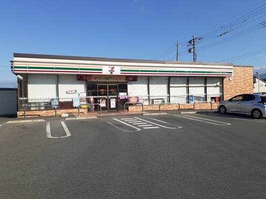 コンビニ　セブンイレブン若草加賀美店（コンビニ）まで1300m