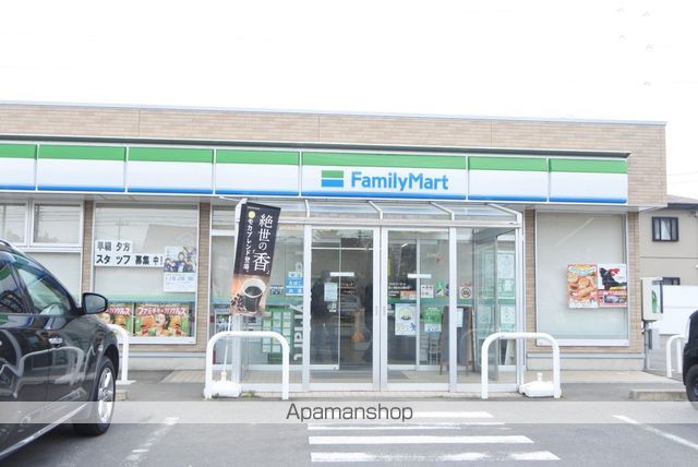 コンビニ　ファミリーマート（コンビニ）まで129m