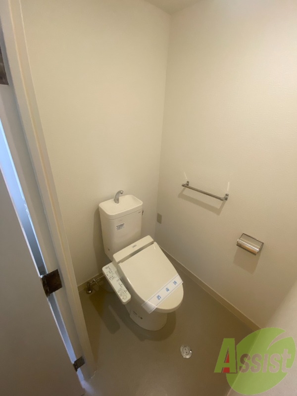 トイレ　トイレは温水洗浄便座付きで毎日快適に使えますね