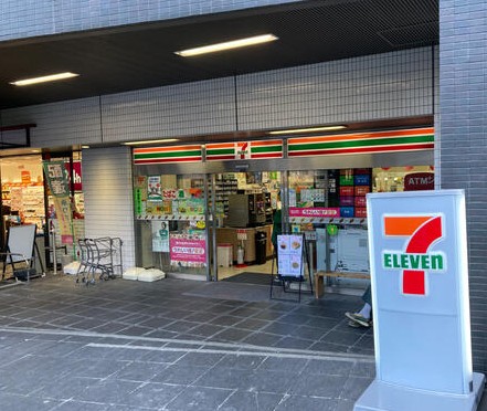 コンビニ　セブンイレブン西麻布4丁目店（コンビニ）まで290m