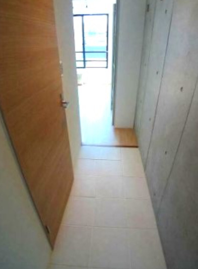 玄関　※別部屋の参考写真です。