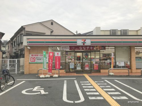 コンビニ　セブン-イレブン 大阪西三国３丁目店（コンビニ）まで524m