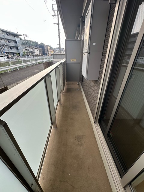 バルコニー　バルコニーは南東向きです！お洗濯物はお昼からでも乾きそう☆お