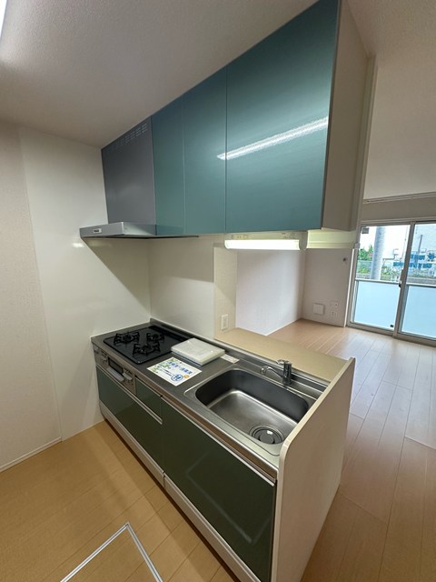キッチン　グリル付き3口ガスコンロのシステムキッチンです☆場所を取るお
