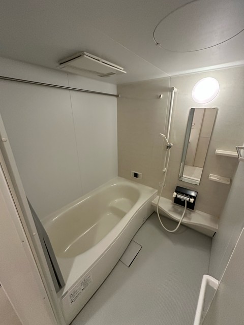 バス・シャワールーム　追い焚き機能・浴室暖房乾燥機付きバスルーム♪雨の日のお洗濯に