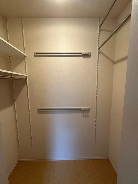 収納　洋室5.2帖のお部屋にあるワンステップクローゼットです！収納
