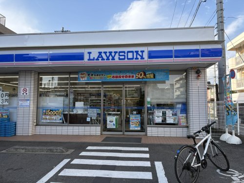 コンビニ　ローソン 町田成瀬中央通店（コンビニ）まで711m
