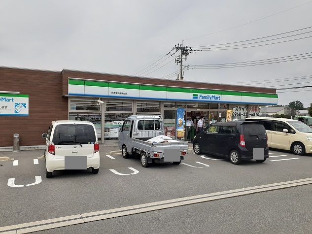 コンビニ　ファミリーマート（コンビニ）まで1700m