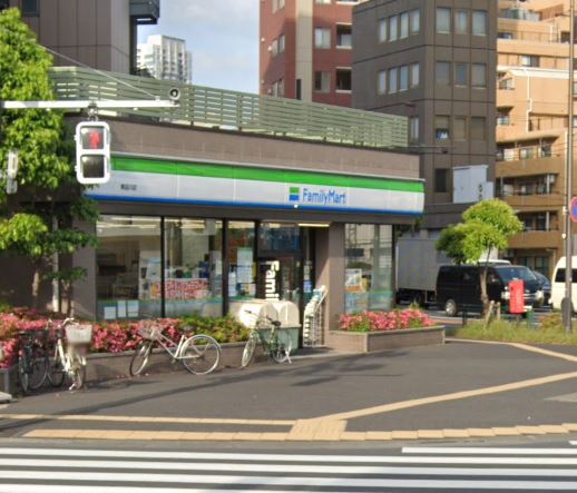 コンビニ　ファミリーマート（コンビニ）まで750m