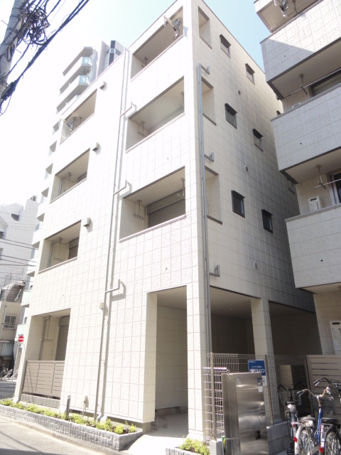 エントランス　街並みと調和された外観