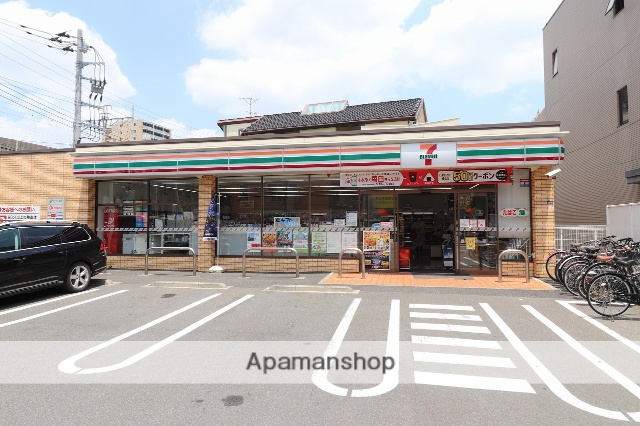 コンビニ　セブンイレブン（コンビニ）まで242m