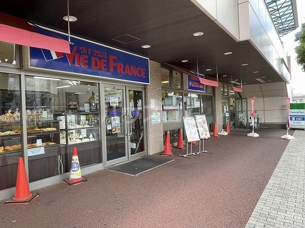 飲食店　VIE DE FRANCE(ヴィ ド フランス) 臼井店（飲食店）まで1044m