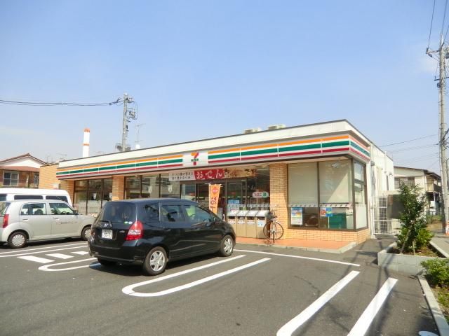 コンビニ　セブン（コンビニ）まで800m