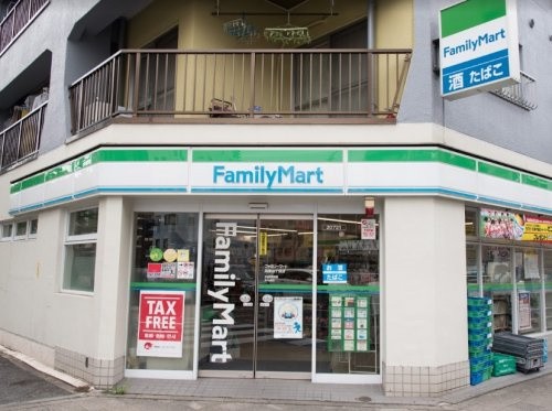 コンビニ　ファミリーマート 両国四丁目店（コンビニ）まで447m
