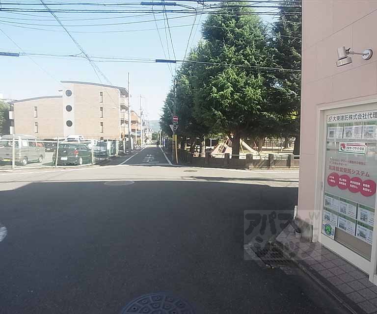 その他　前面道路です。
