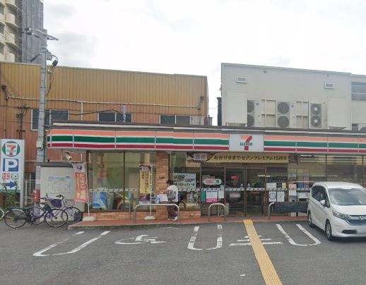 コンビニ　セブンイレブン 大阪東中浜8丁目店（コンビニ）まで302m