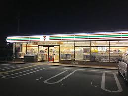 コンビニ　セブンイレブン 八日市東浜町店（コンビニ）まで730m