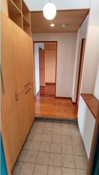 玄関　室内写真は別部屋の写真です。