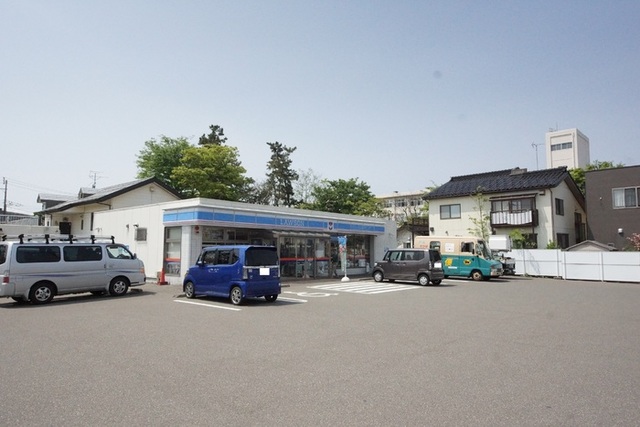 コンビニ　ローソン柏崎学校町店（コンビニ）まで684m