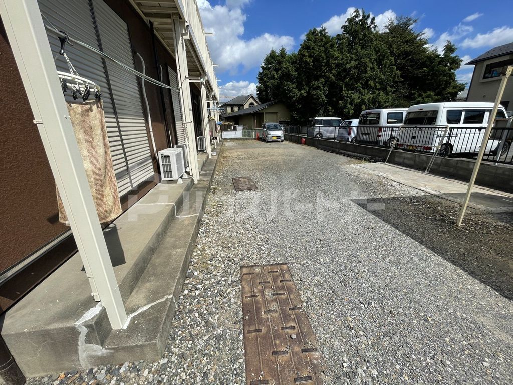 駐車場　庭