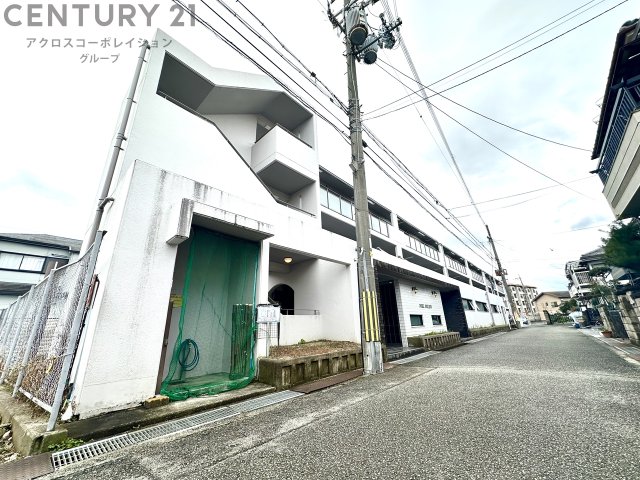 建物外観　モニター付きインターホンで安心です♪