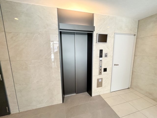 その他共有部分　エレベーターがあると重たい荷物も簡単に部屋まで運べますよ