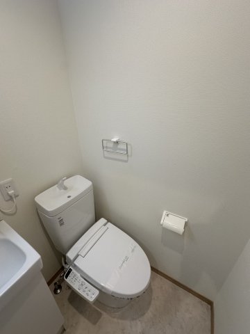 トイレ　別部屋写真参考