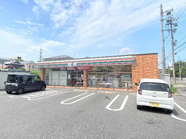 コンビニ　セブンイレブン名古屋高田町２丁目店（コンビニ）まで303m