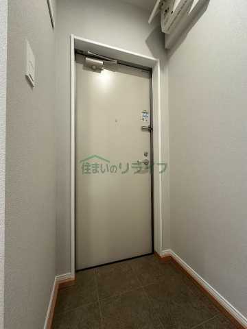 玄関　別部屋の参考写真となります。
