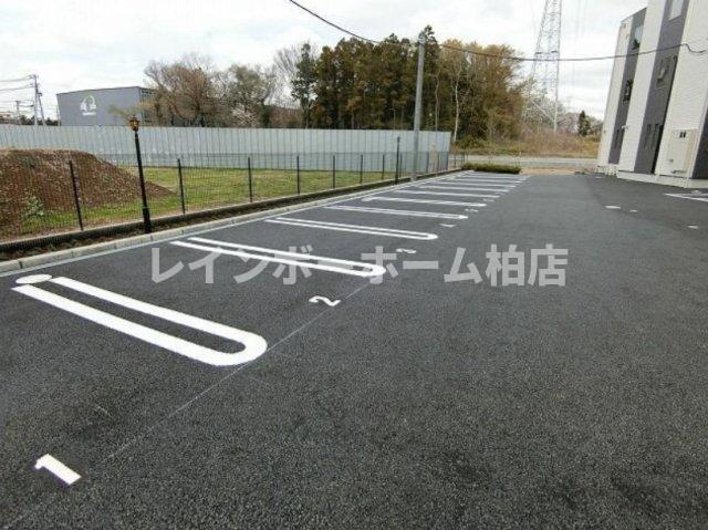 駐車場　車をお持ちの方に嬉しい駐車場付きの物件です