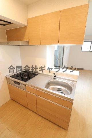 キッチン　3口コンロのシステムキッチン