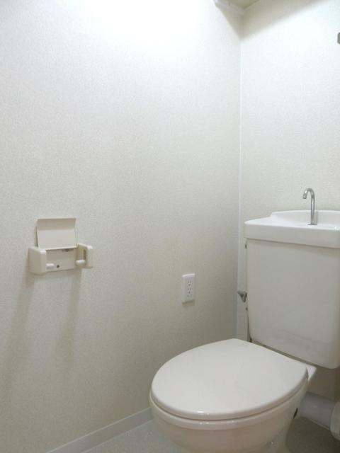 URアーベイン東三国のトイレ写真
