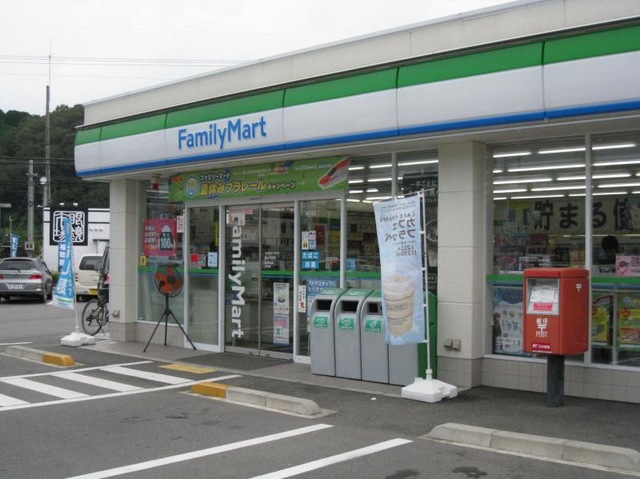 コンビニ　ファミリーマート篠山丹南店（コンビニ）まで250m