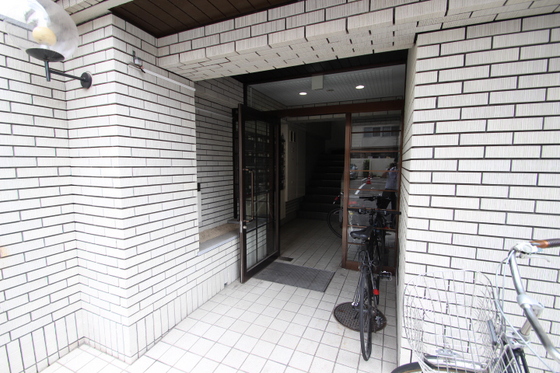 玄関　※リノベーション前