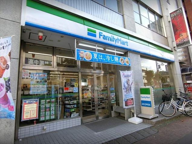 コンビニ　ファミリーマート山王大森駅前店（コンビニ）まで8m