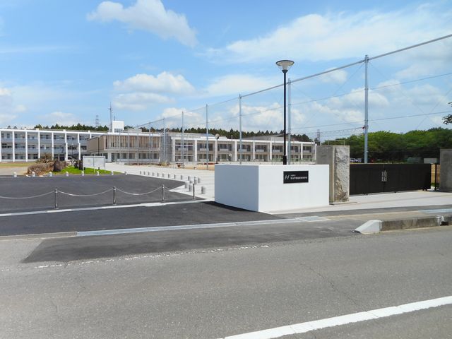 小学校　新治学園義務教育学校（小学校）まで2200m