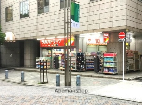 ドラックストア　ツルハドラッグ神田神保町店（ドラッグストア）まで376m