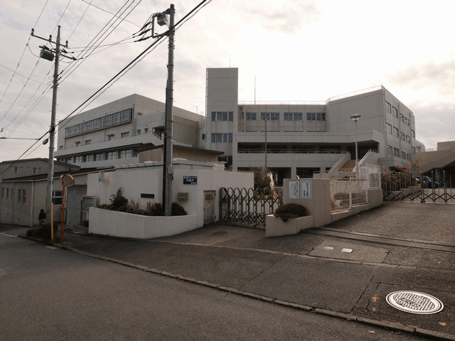小学校　厚木市立毛利台小学校（小学校）まで890m