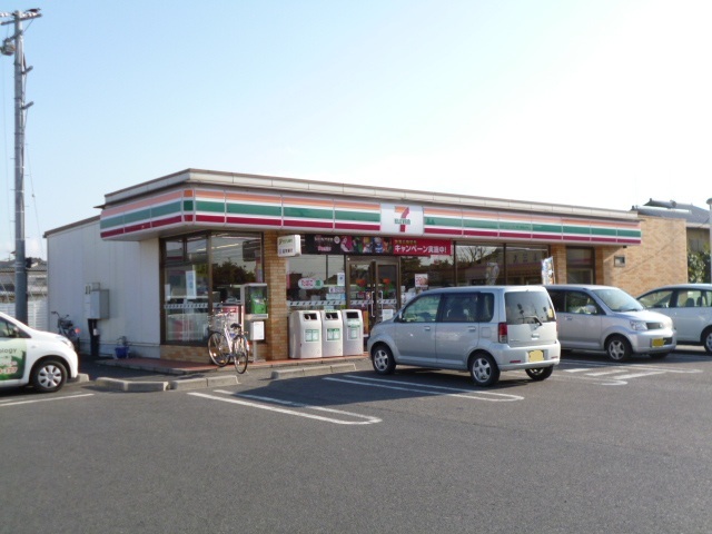コンビニ　セブンイレブン（コンビニ）まで700m