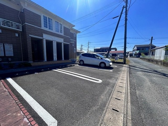 駐車場　車をお持ちの方に嬉しい駐車場付きの物件です