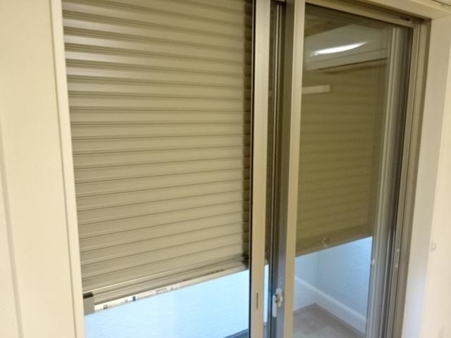 バルコニー　シャッター※同タイプのイメージ写真です。