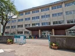 小学校　松戸市立松飛台小学校（小学校）まで890m