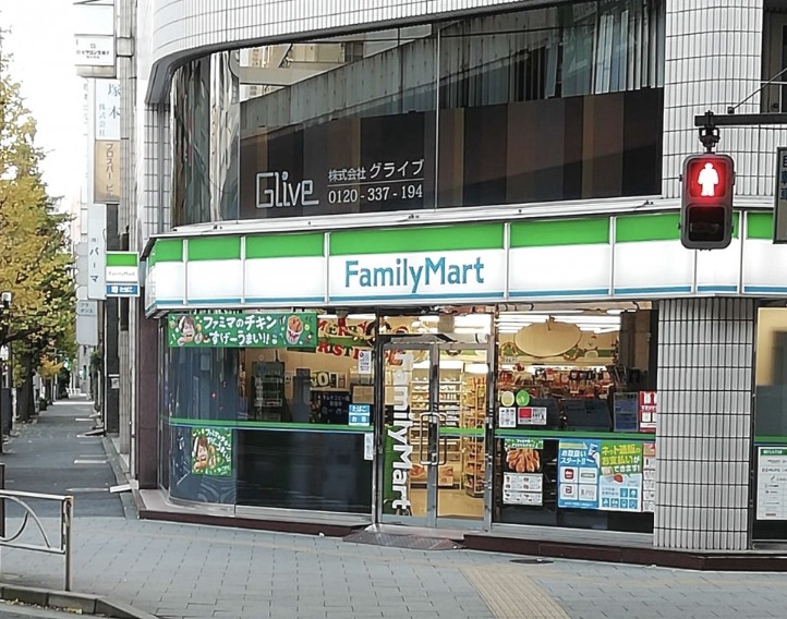 コンビニ　ファミリーマート神田岩本町一丁目店（コンビニ）まで36m