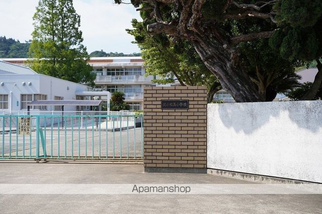 小学校　北小松島小学校（小学校）まで381m
