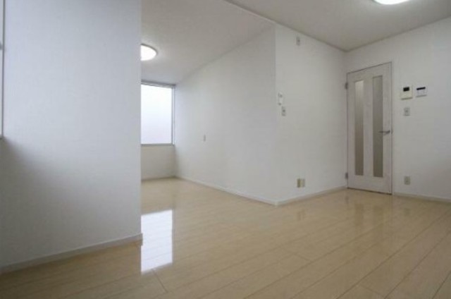 道場2丁目貸家の居間写真